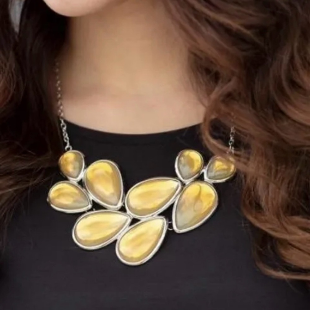 Necklace & matching earrings fancy tear drop on silver adjustable chain NWT
